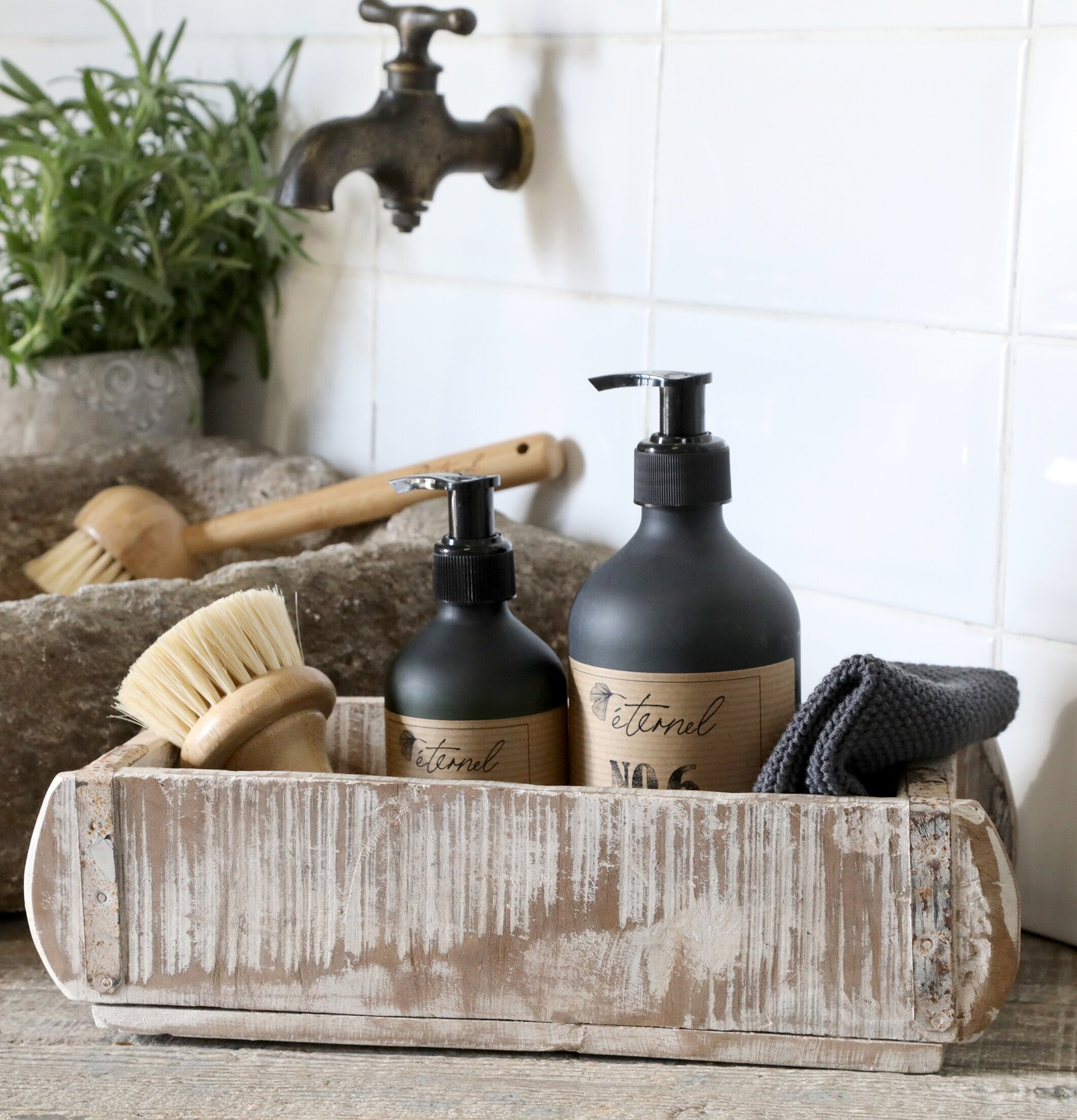 Murstensform Antik Vit - Trälåda från Chic Antique på bänk