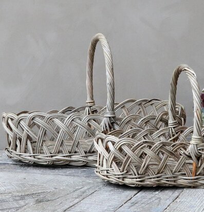 Korg Flätad Rotting Natur från Chic Antique på trägolv