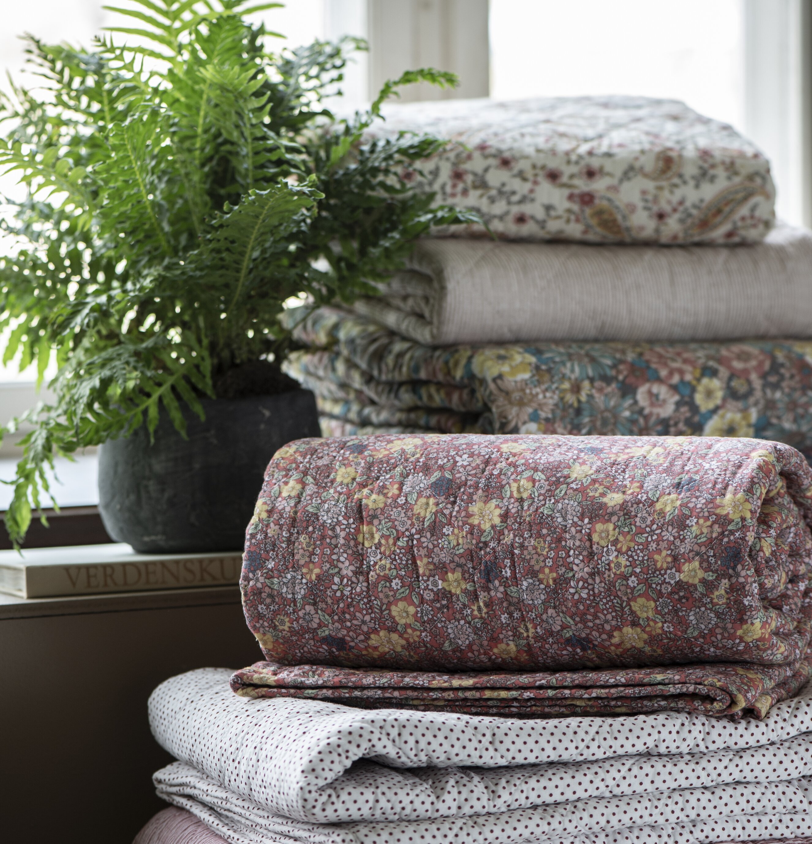 Pläd Faded Rose With Flowers från IB Laursen på textilhög