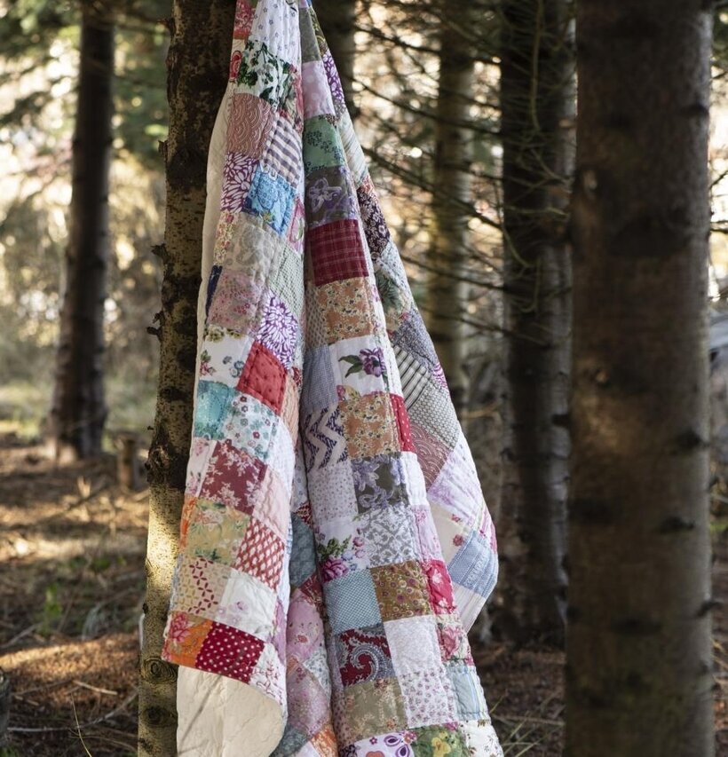 Överkast Anniversary UNIQUE Patchwork från IB Laursen i skog