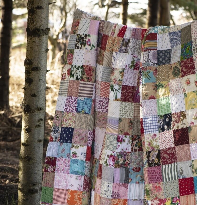 Överkast Anniversary UNIQUE Patchwork från IB Laursen i skog