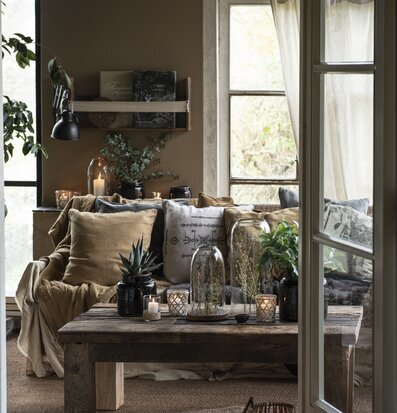 Vägghylla Unika från IB Laursen i ett rustikt vardagsrum