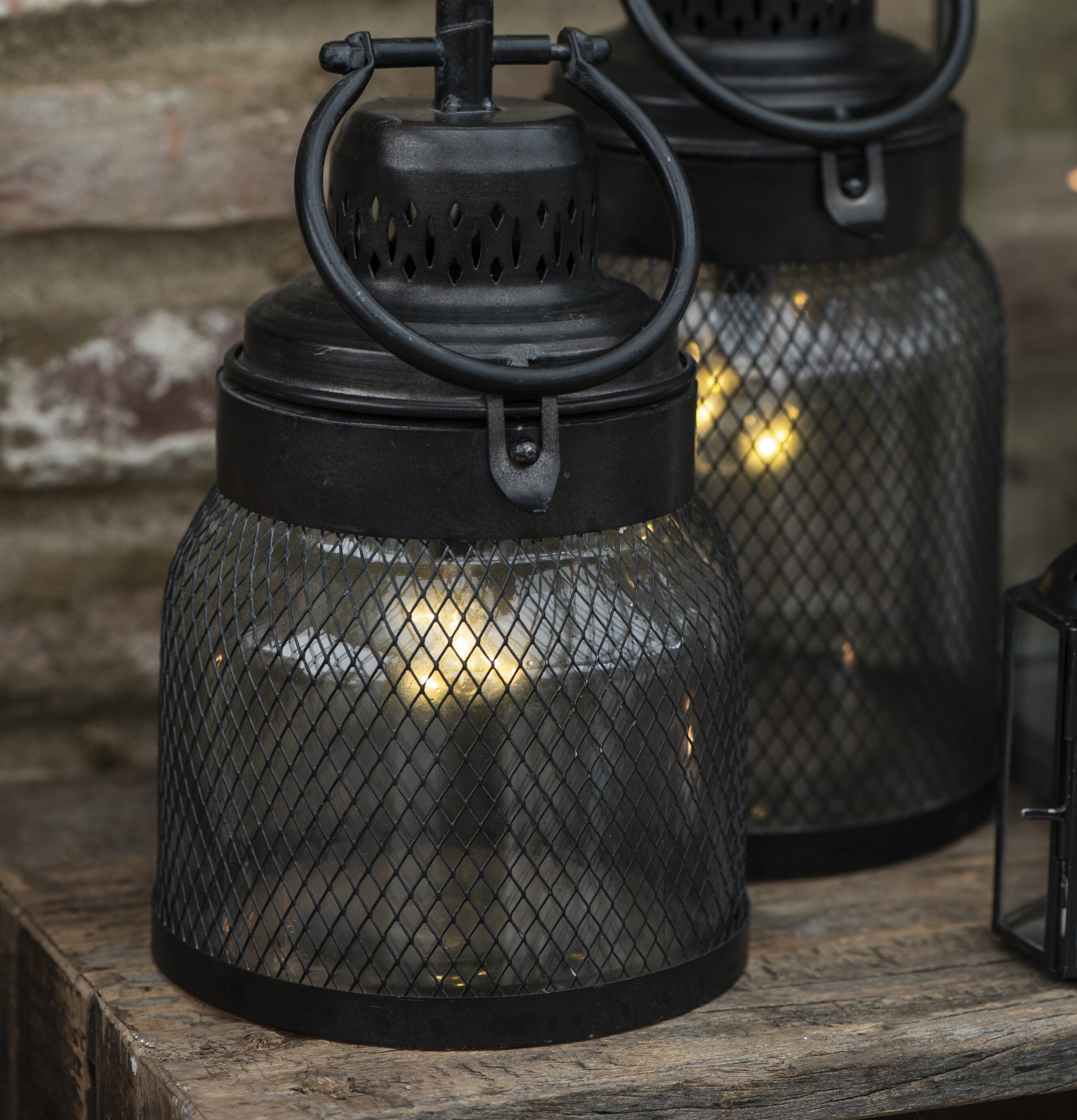 Lanterna LED Metall Nät från IB Laursen på träyta