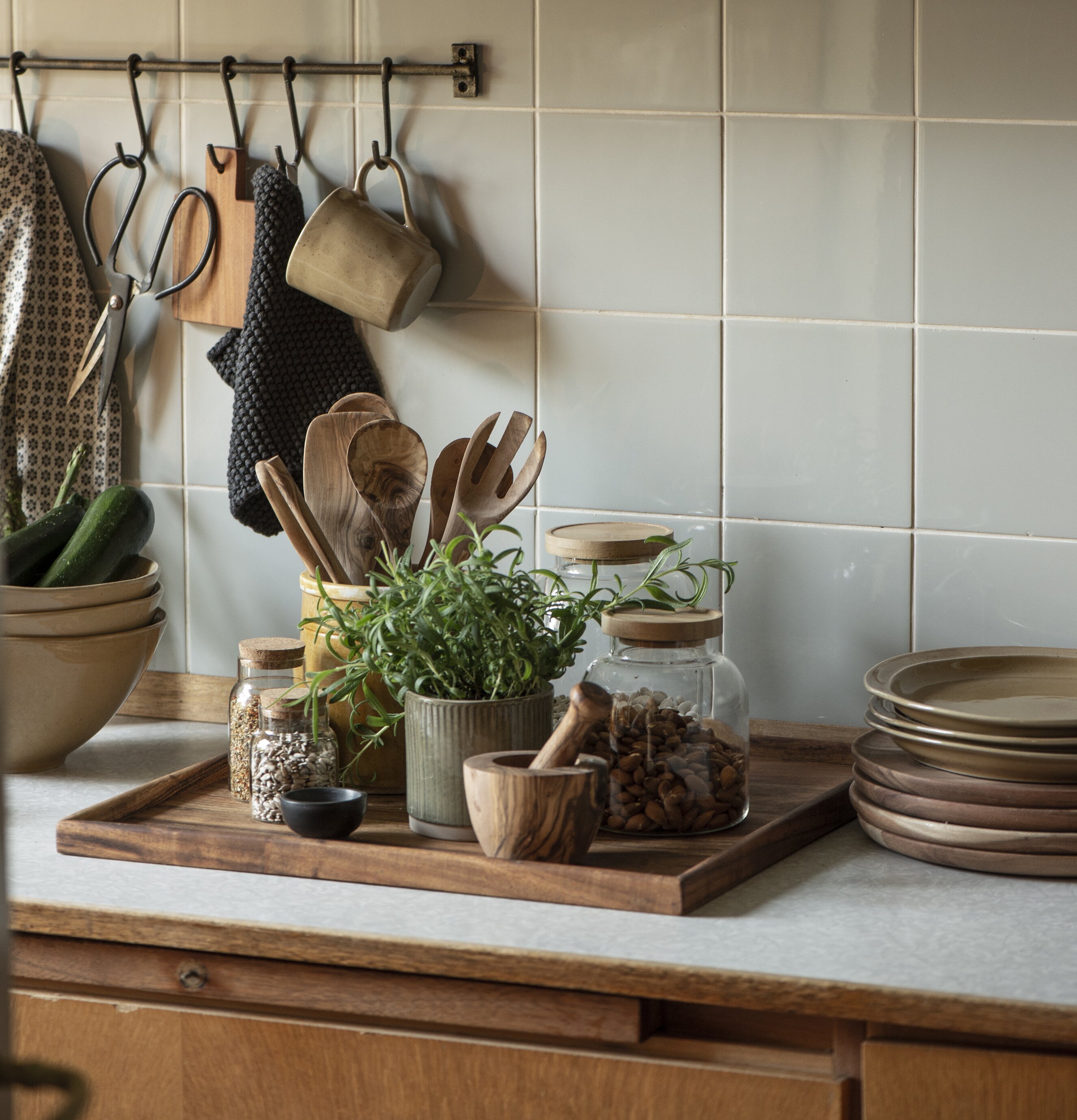 Spatel Olivia från IB Laursen i ett rustikt, stilfullt kök