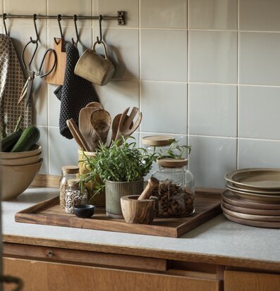 Spatel Olivia från IB Laursen i ett rustikt, stilfullt kök