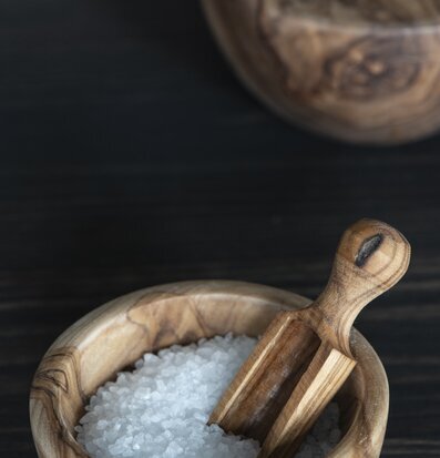 Saltsked Olivia från IB Laursen i olivträ, rustik design