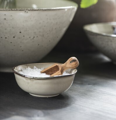 Saltskeden Olivia från IB Laursen i trä med keramikskål