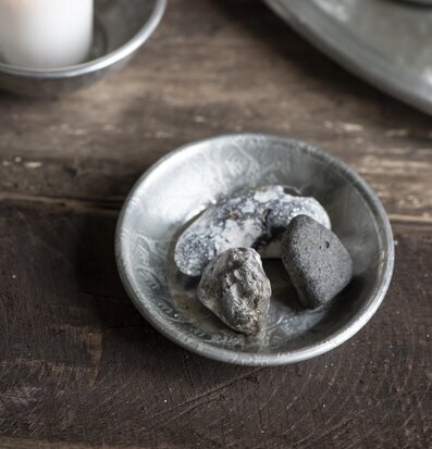 Liten Skål Antik Silver från IB Laursen på rustikt träbord