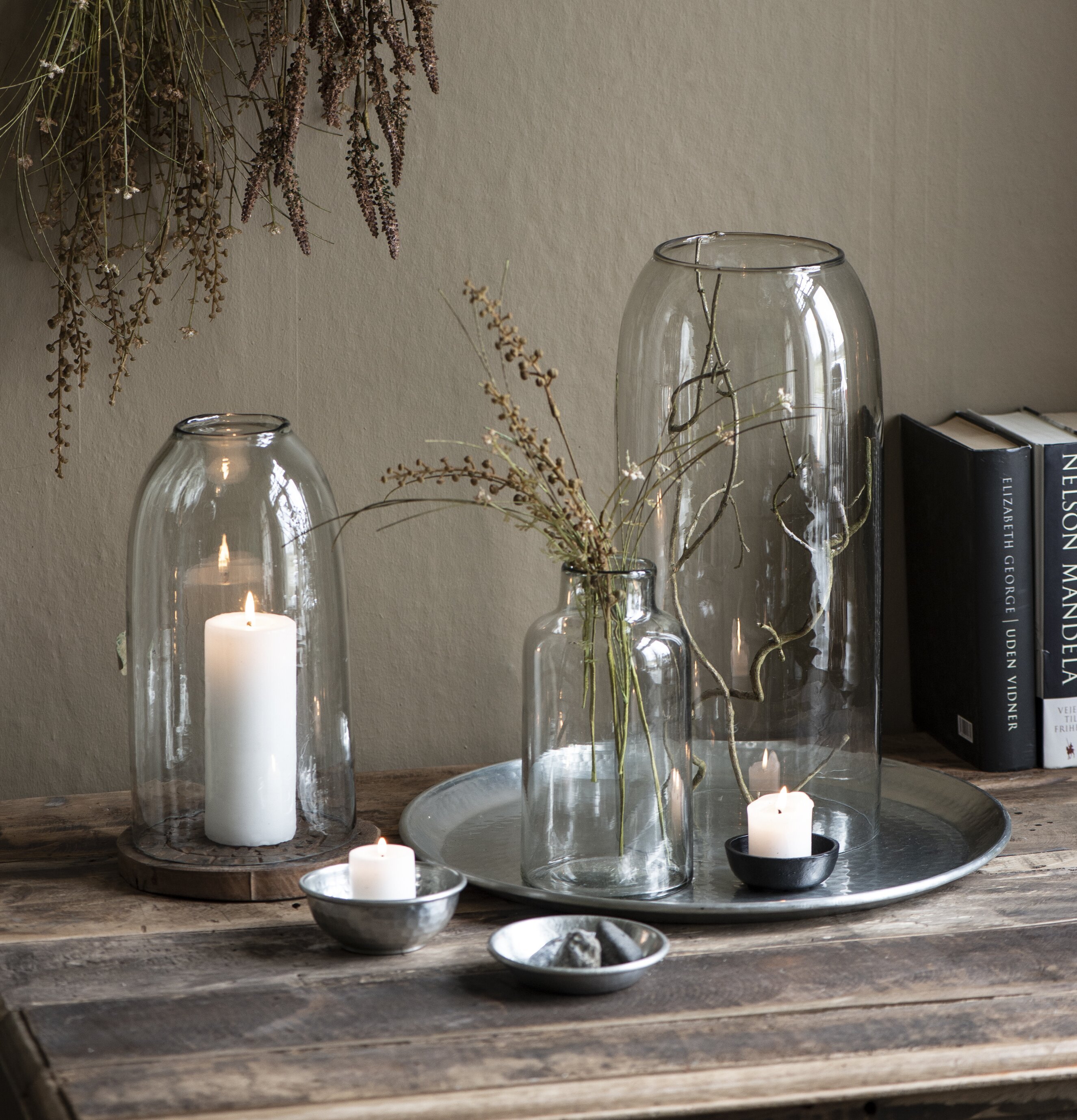 Liten Skål Antik Silver från IB Laursen på rustikt trägolv