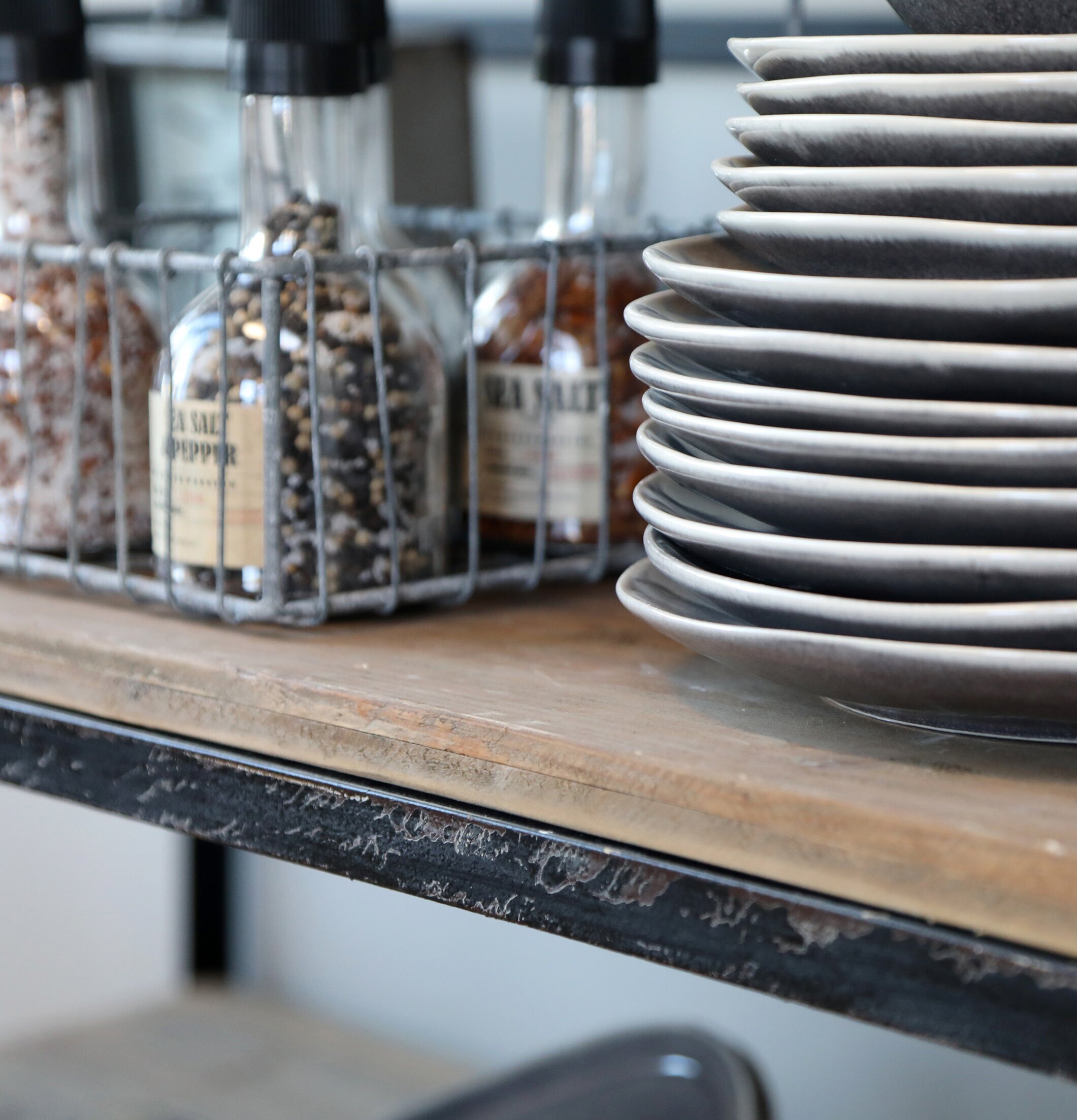 Gl Fransk Skänk från Chic Antique i rustik fransk stil