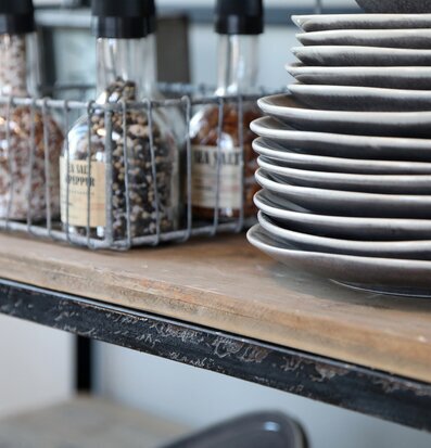 Gl Fransk Skänk från Chic Antique i rustik fransk stil