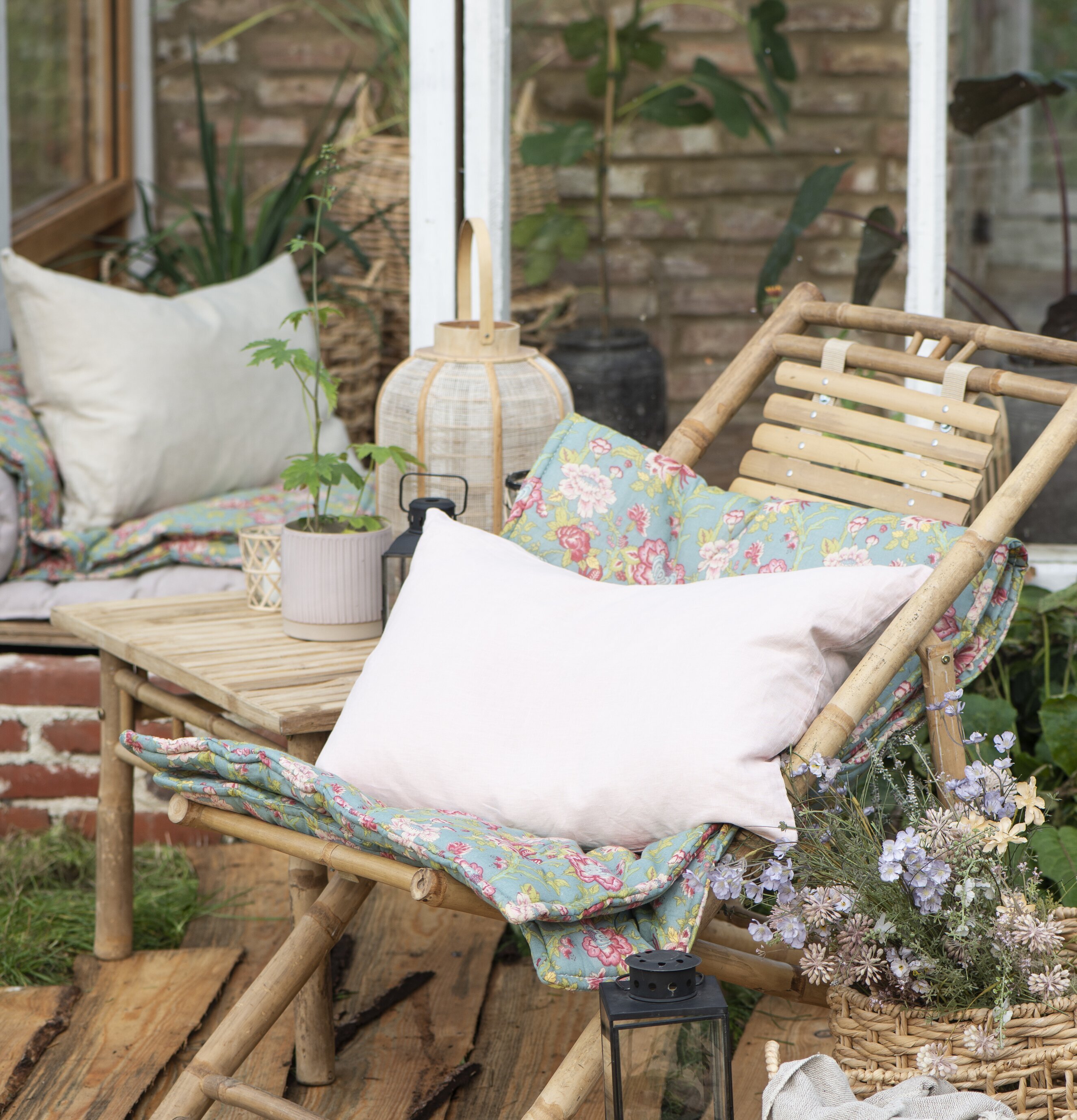 Madrass Petrol Blommor från IB Laursen på bambustol