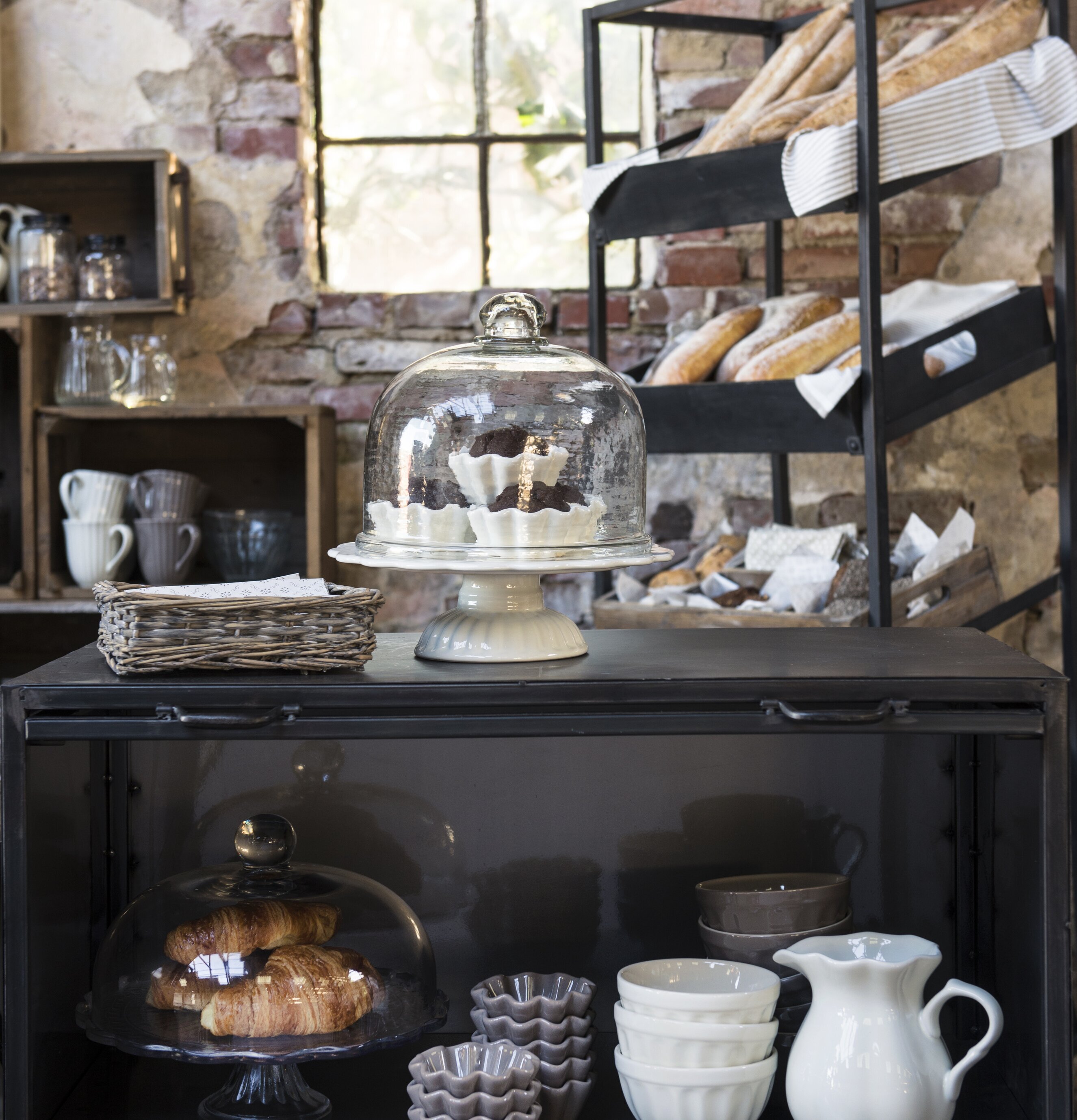 Tårtfat Mynte Butter Cream från IB Laursen i rustik miljö