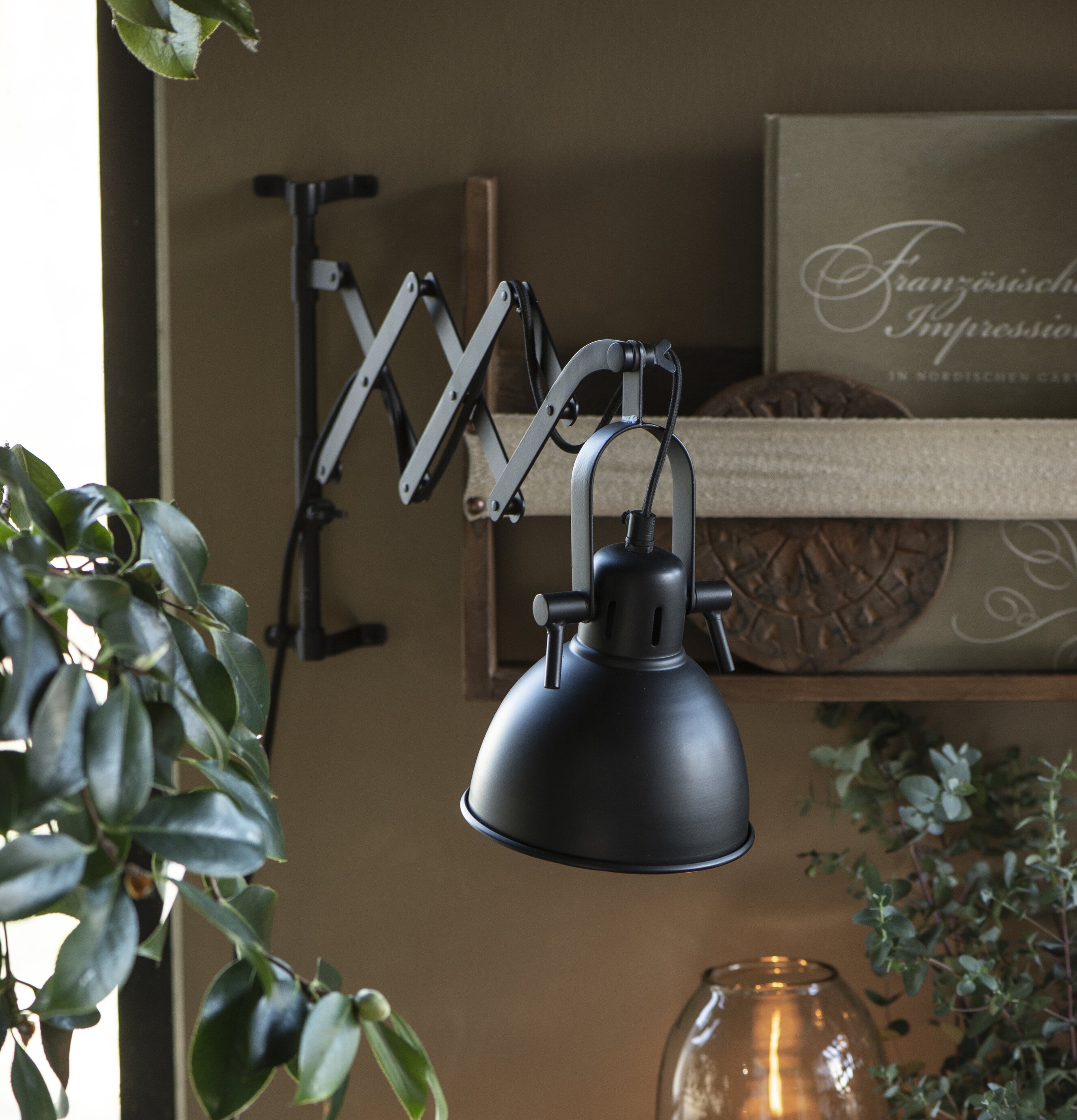 Vägglampa Harmonica Svart från IB Laursen i mysigt rum