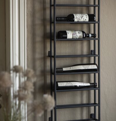 Vinställ Antiksvart Vägg från IB Laursen på beige vägg