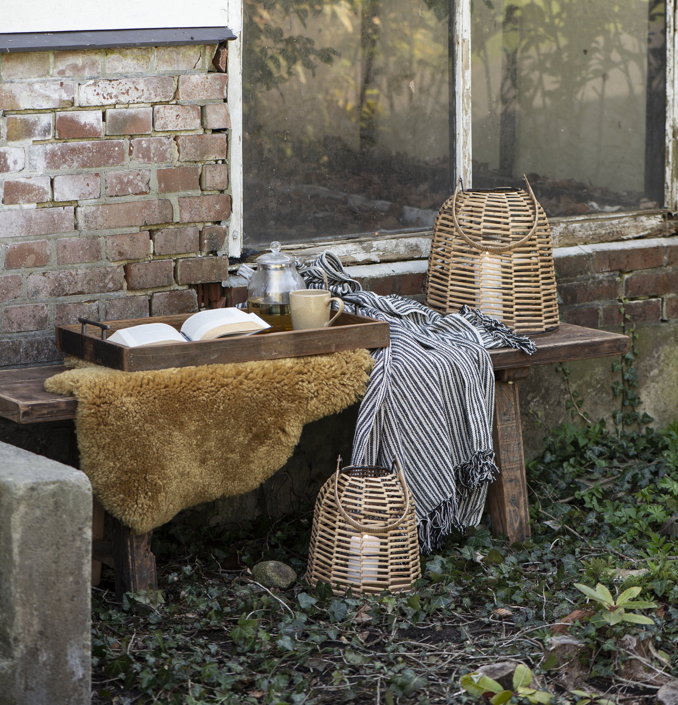 Bild av rofylld utomhusmiljö med rustik charm