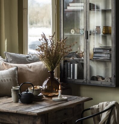 Glasvas Ballong Brun från IB Laursen på rustikt träbord