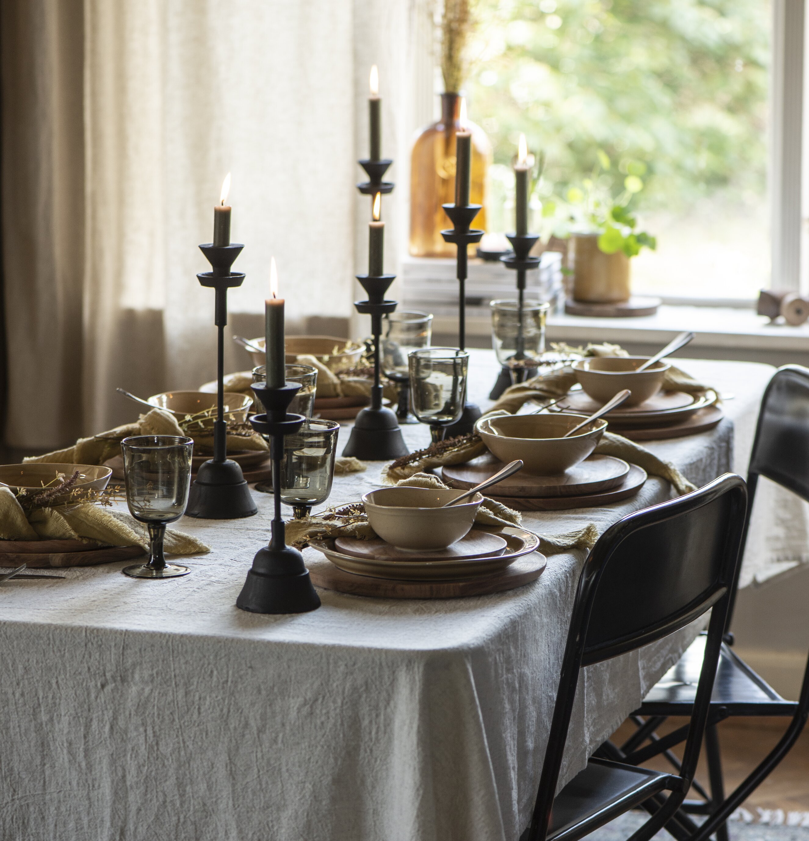 Ljusstake Järn Stor från IB Laursen på dukat matbord