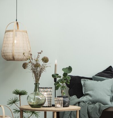 Taklampa Hessian från IB Laursen i ett stilfullt vardagsrum