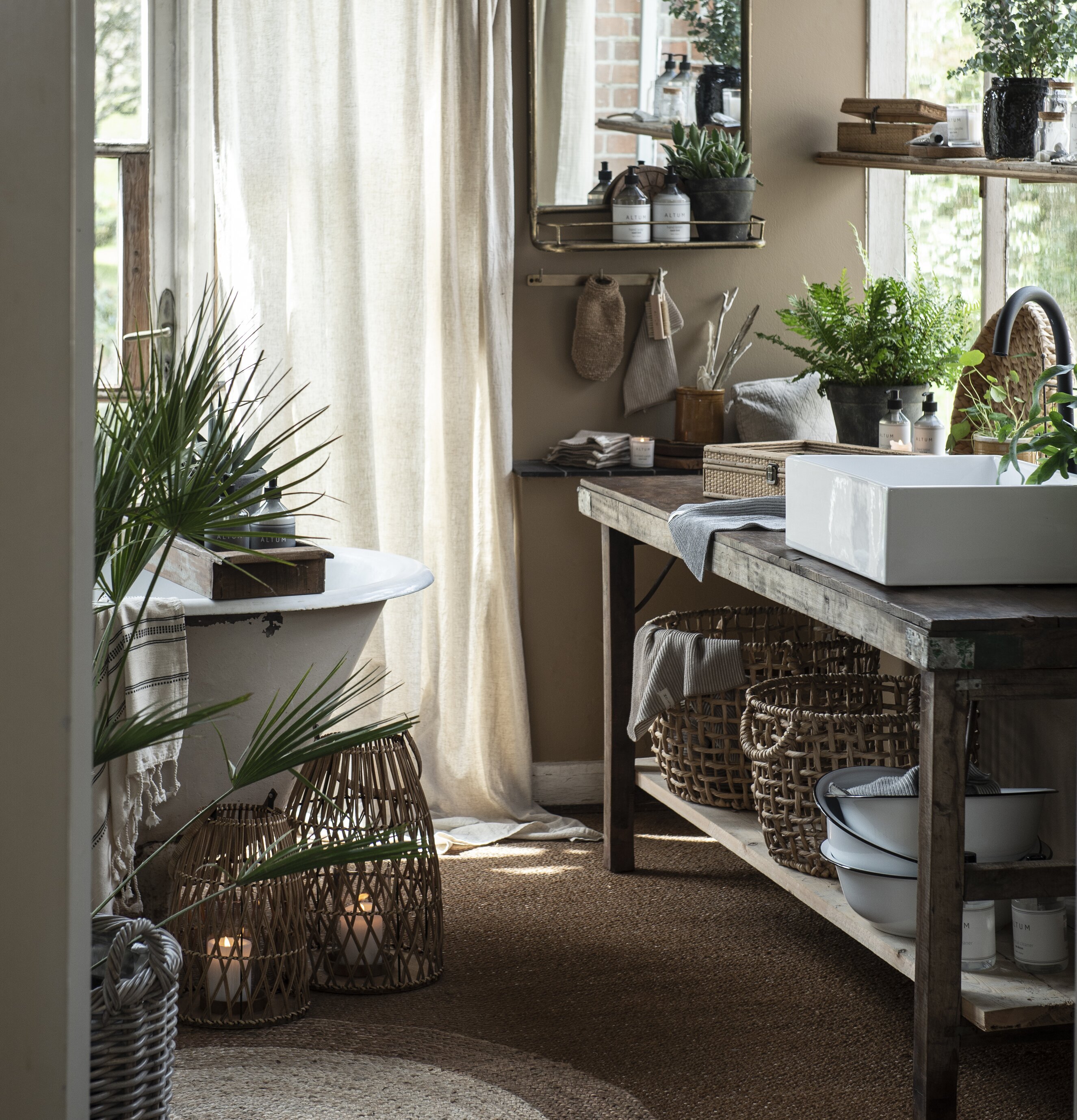 Ljuslykta Rotting Small från IB Laursen i lantligt badrum