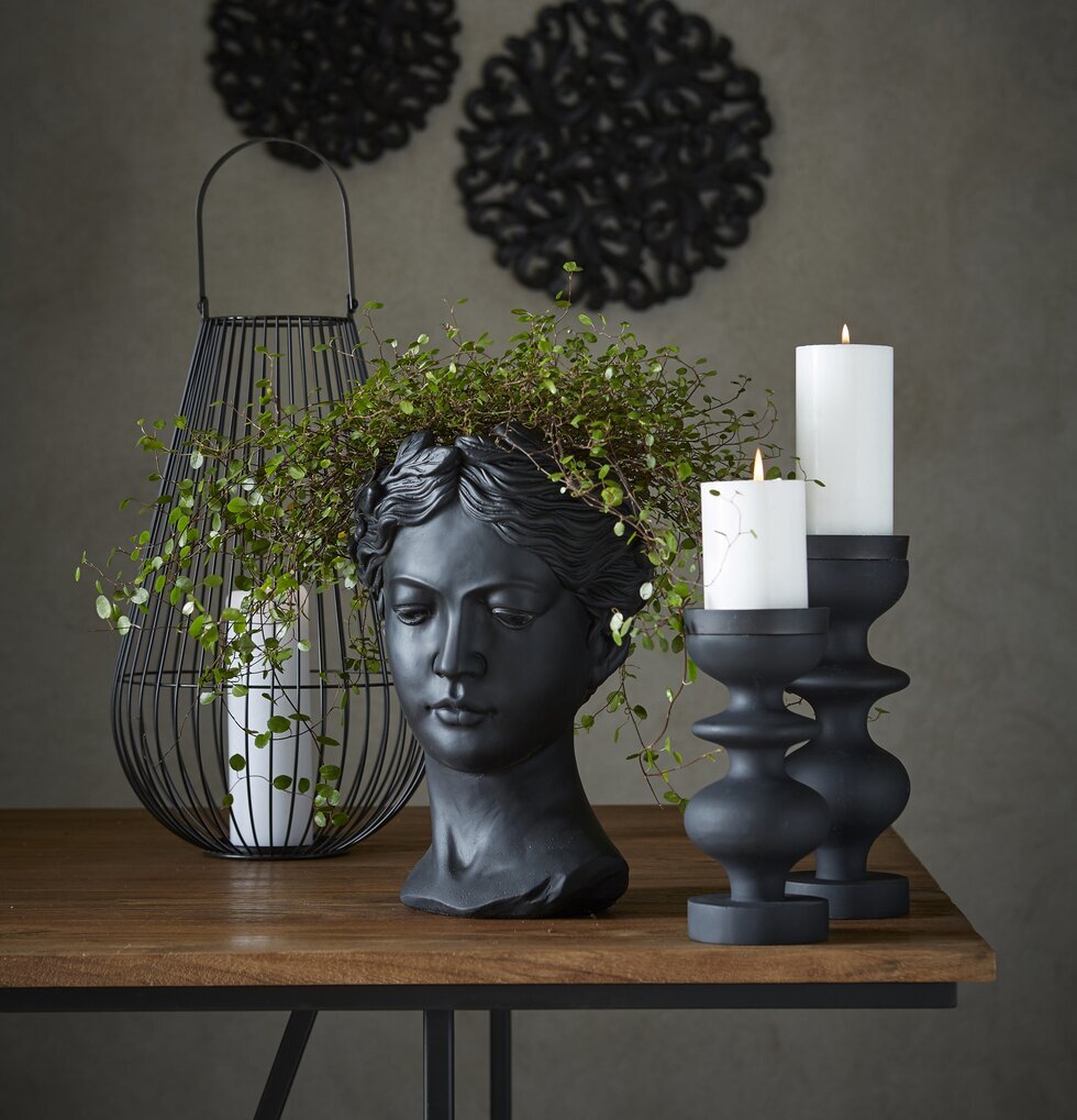 Kruka Lady Large från Wikholm Form på rustikt bord