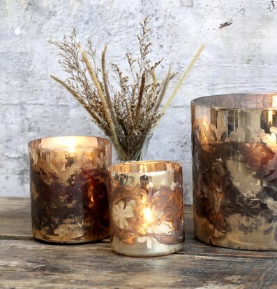 Foto av eleganta ljuslyktor i harmonisk inredning