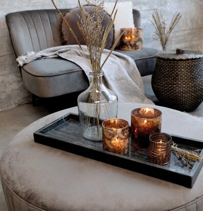 Foto av elegant och varm inredning med jordnära toner