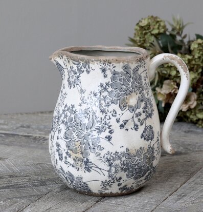 Kanna Franskt Mönster från Chic Antique på åldrat trägolv