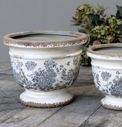 Kruka Franskt Mönster från Chic Antique på rustikt träbord