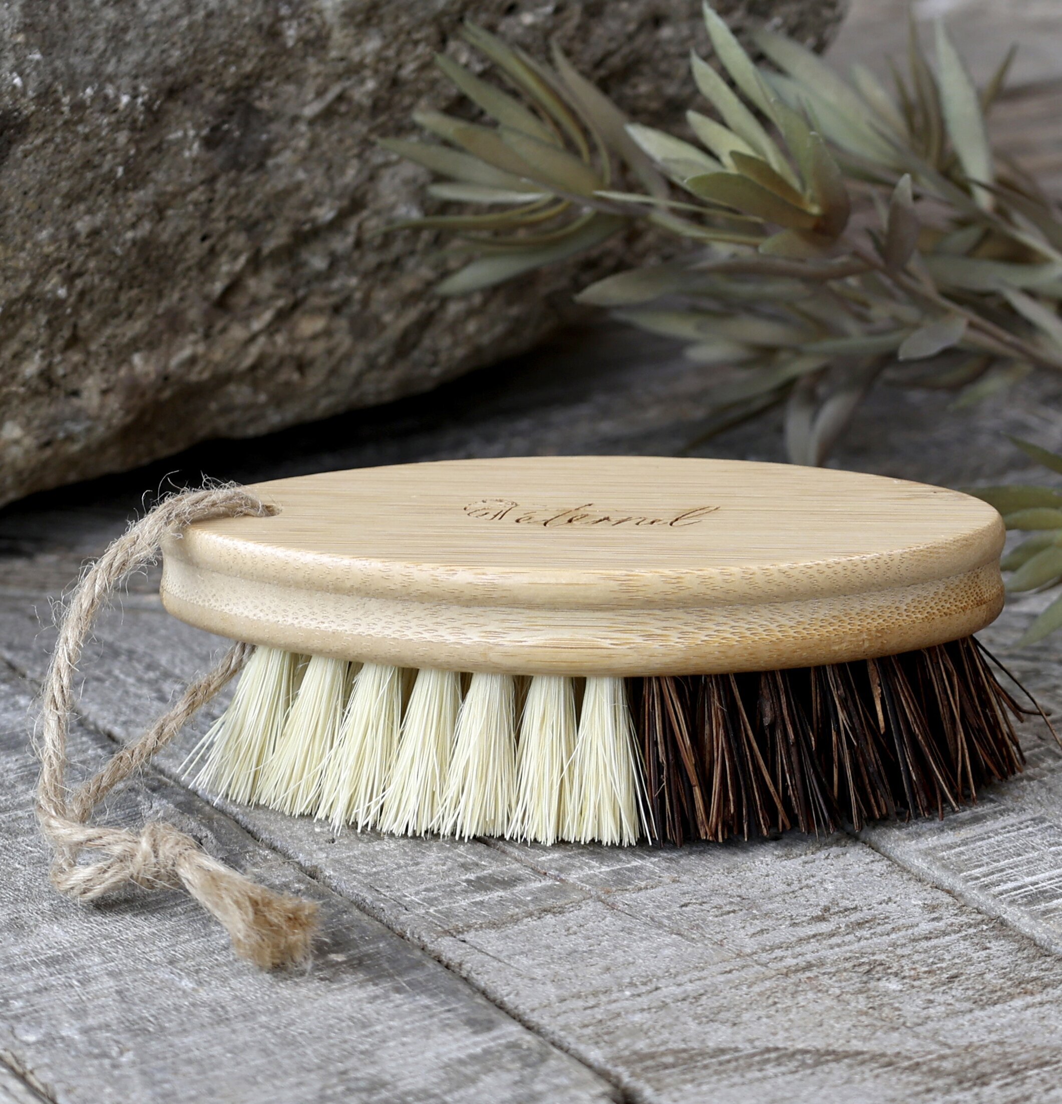 Köksborste Éternel från Chic Antique med två typer av borst