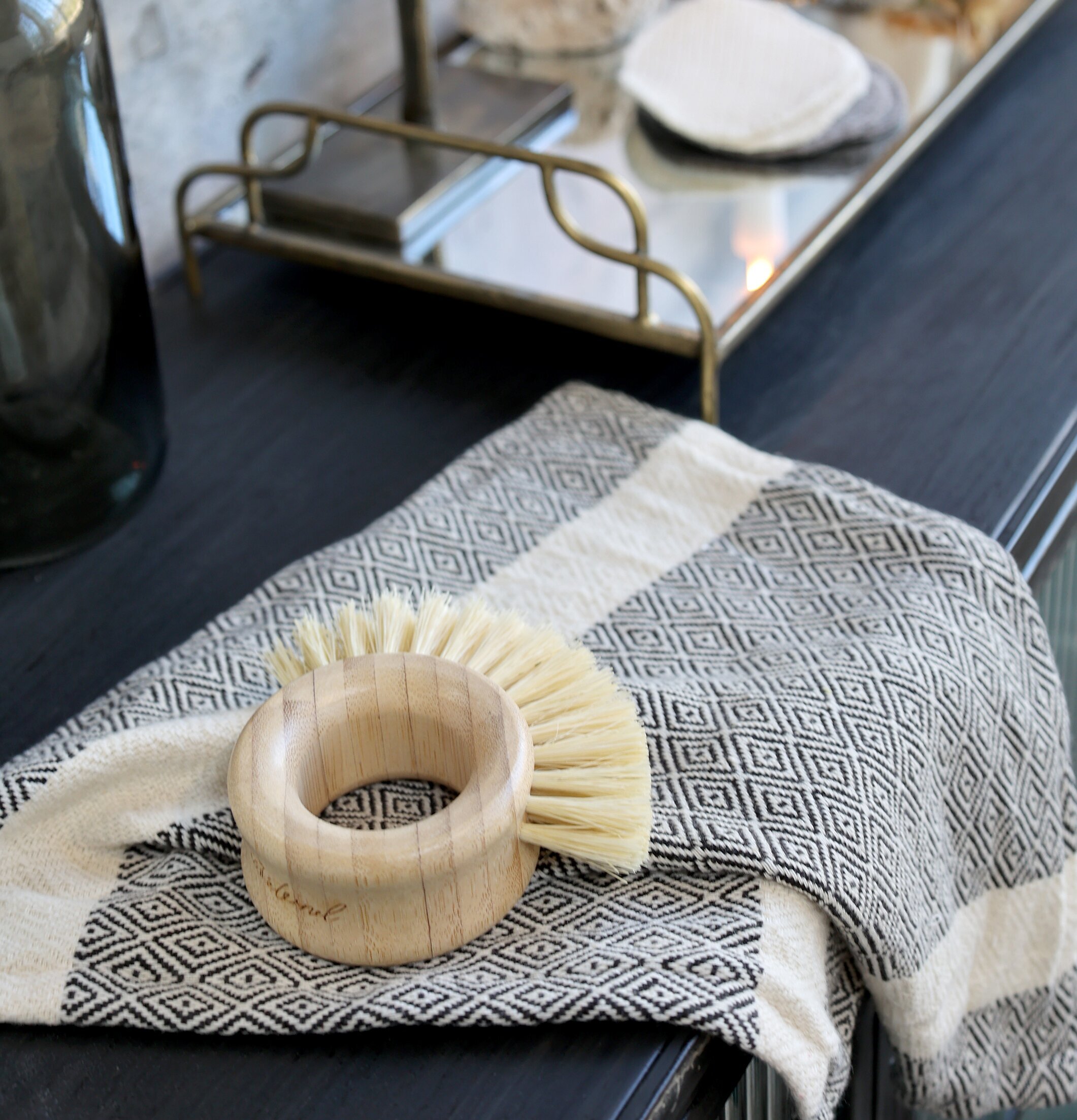 Grönsaksborste Éternel från Chic Antique på geometrisk textil