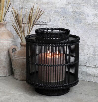 Lanterna Bambu Antique Black från Chic Antique i rustik miljö