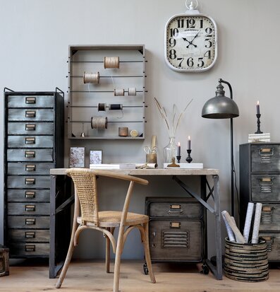 Korg Vattenhyacint Mörk Natur från Chic Antique i rustik miljö