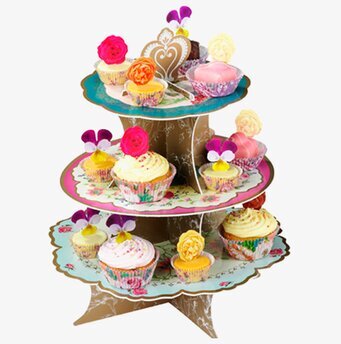 Kakfat Truly Scrumptious från Talking Tables med bakverk