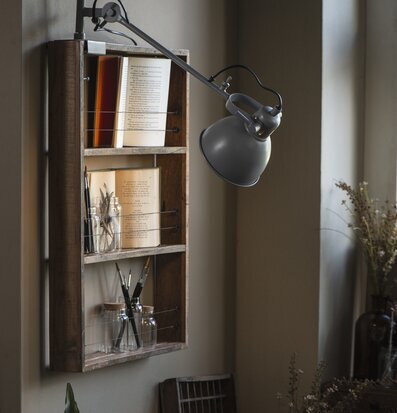 Vägghylla Unika från IB Laursen med tre hyllplan i trä