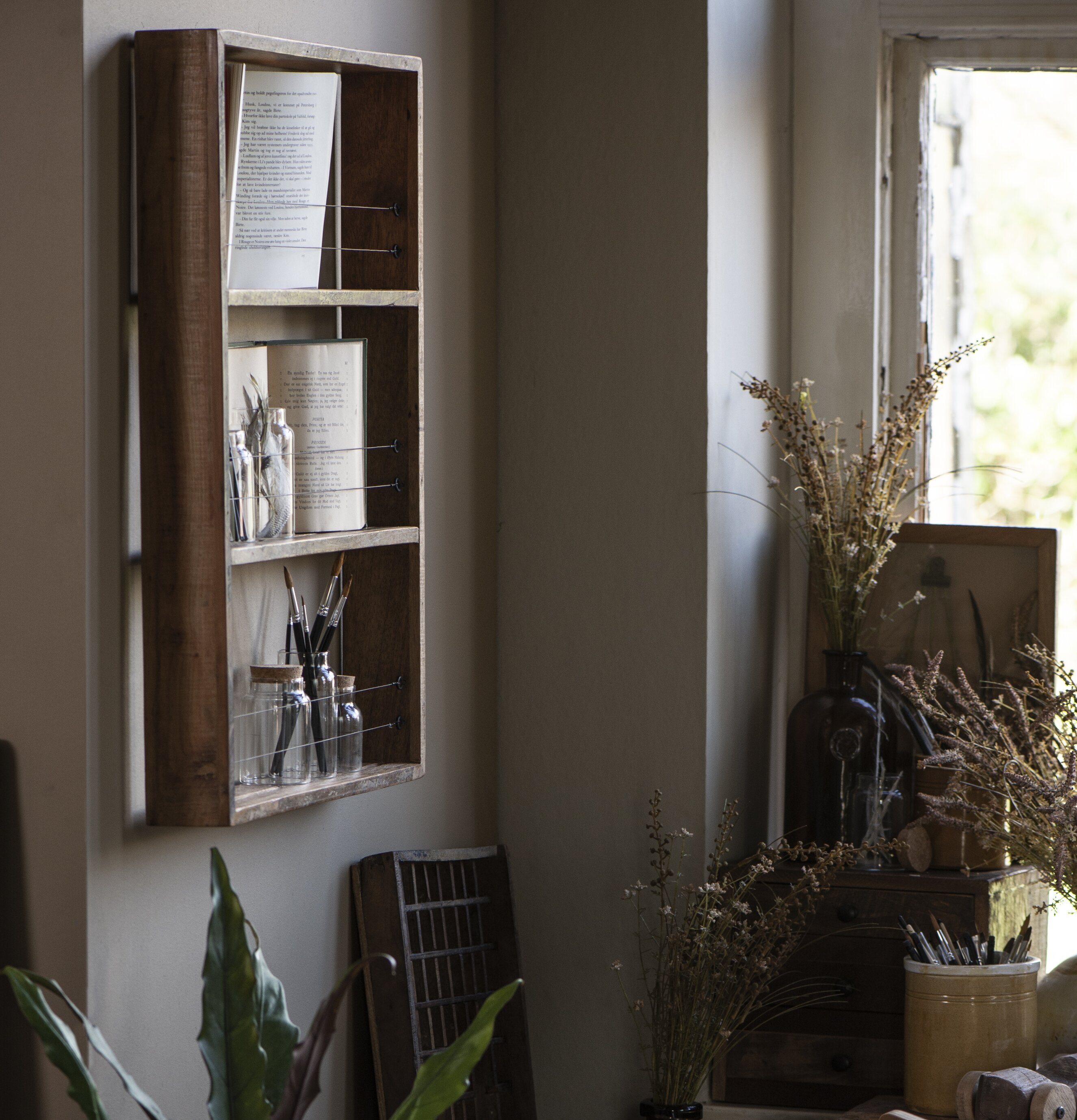 Vägghylla Unika från IB Laursen i rustikt återvunnet trä