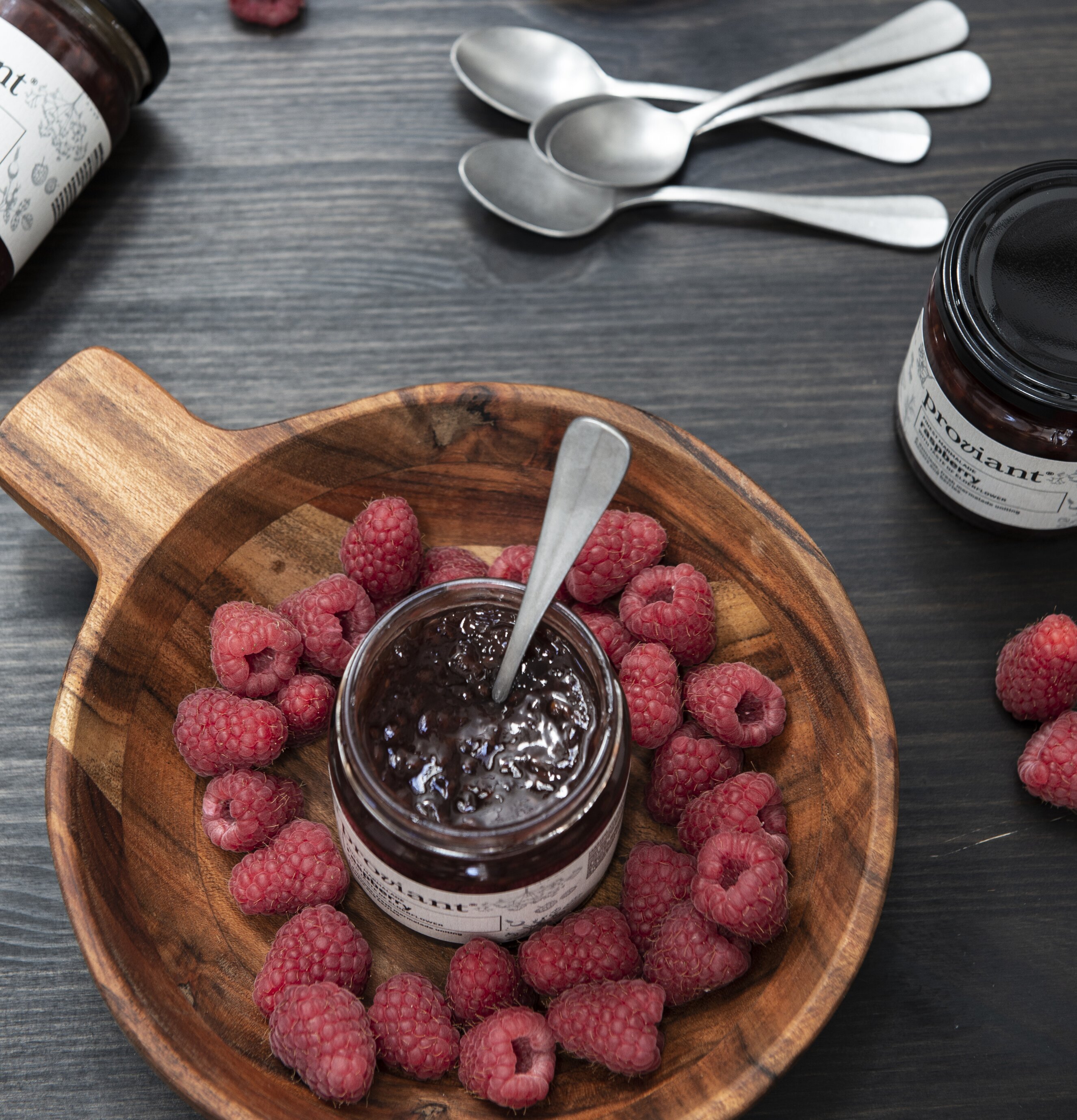 Fat/Bricka Oljad Akacia Medium från IB Laursen med hallon