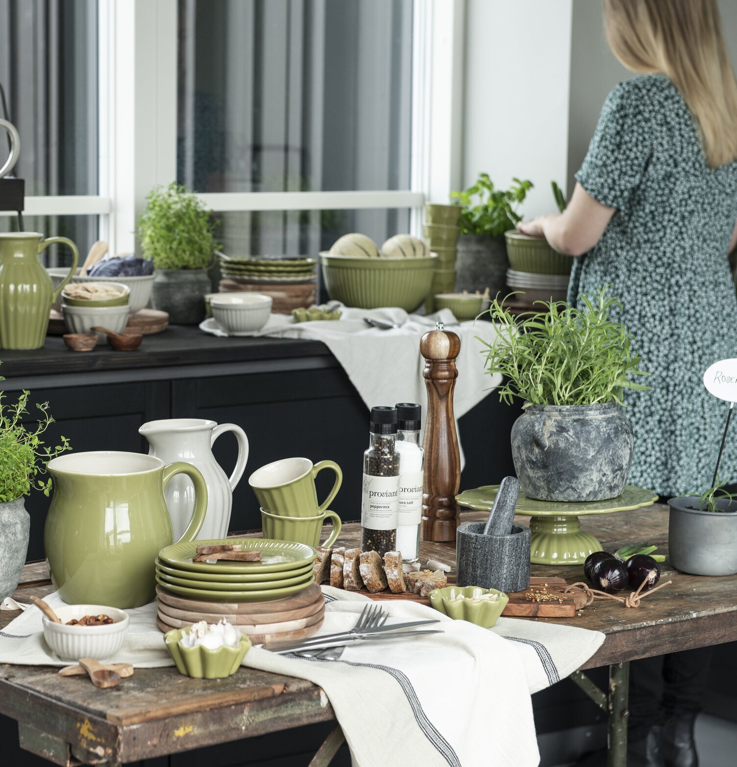 Pepparkvarn Oljad Akacia från IB Laursen i ett rustikt kök