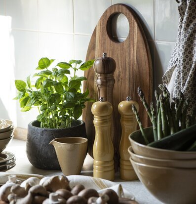 Pepparkvarn Oljad Akacia från IB Laursen i köksmiljö