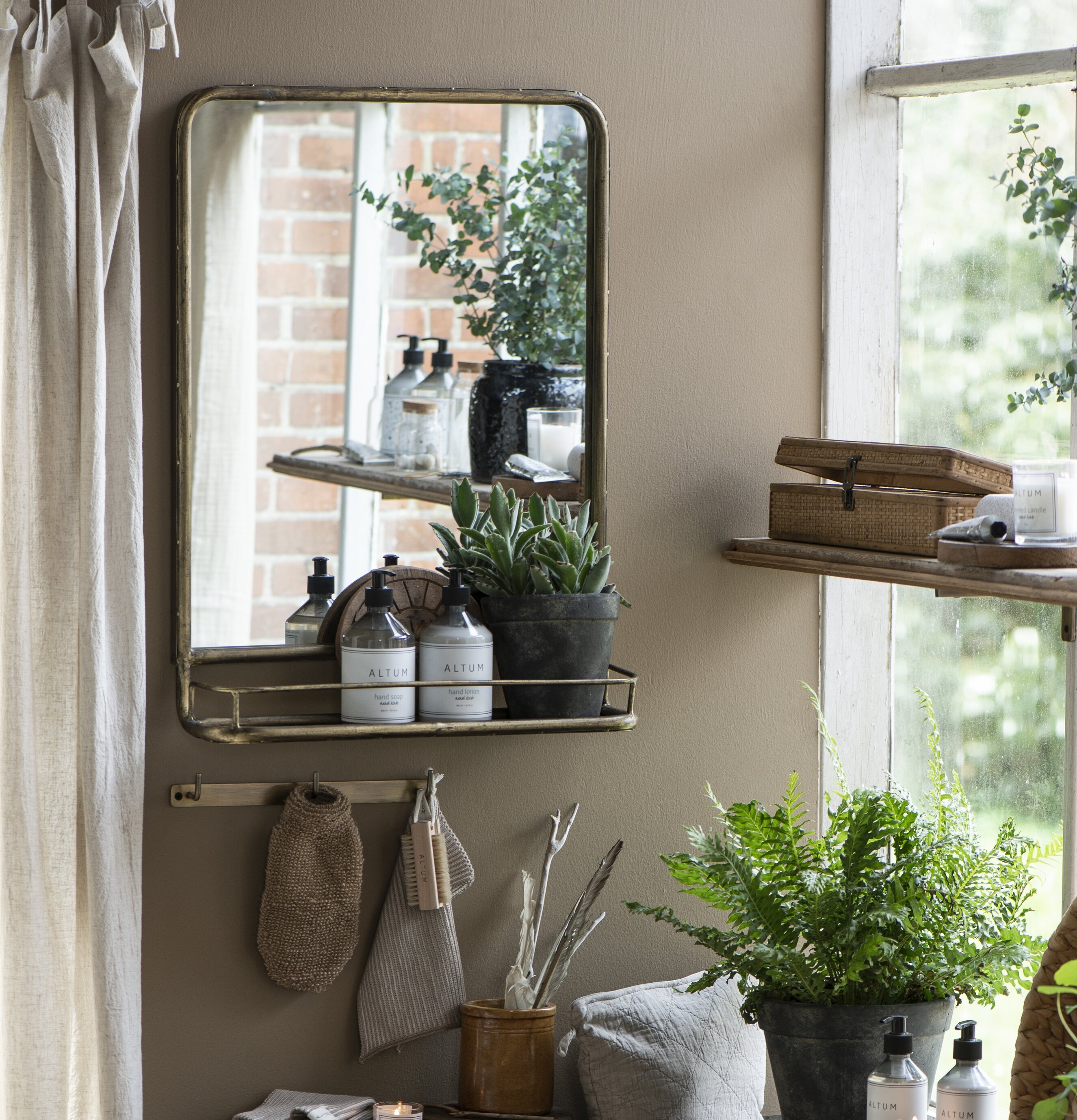 Smyckeskrin 6 Fack från IB Laursen på rustikt träbord