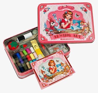 Cotton Candy Syset från Wu & Wu i en retro plåtlåda