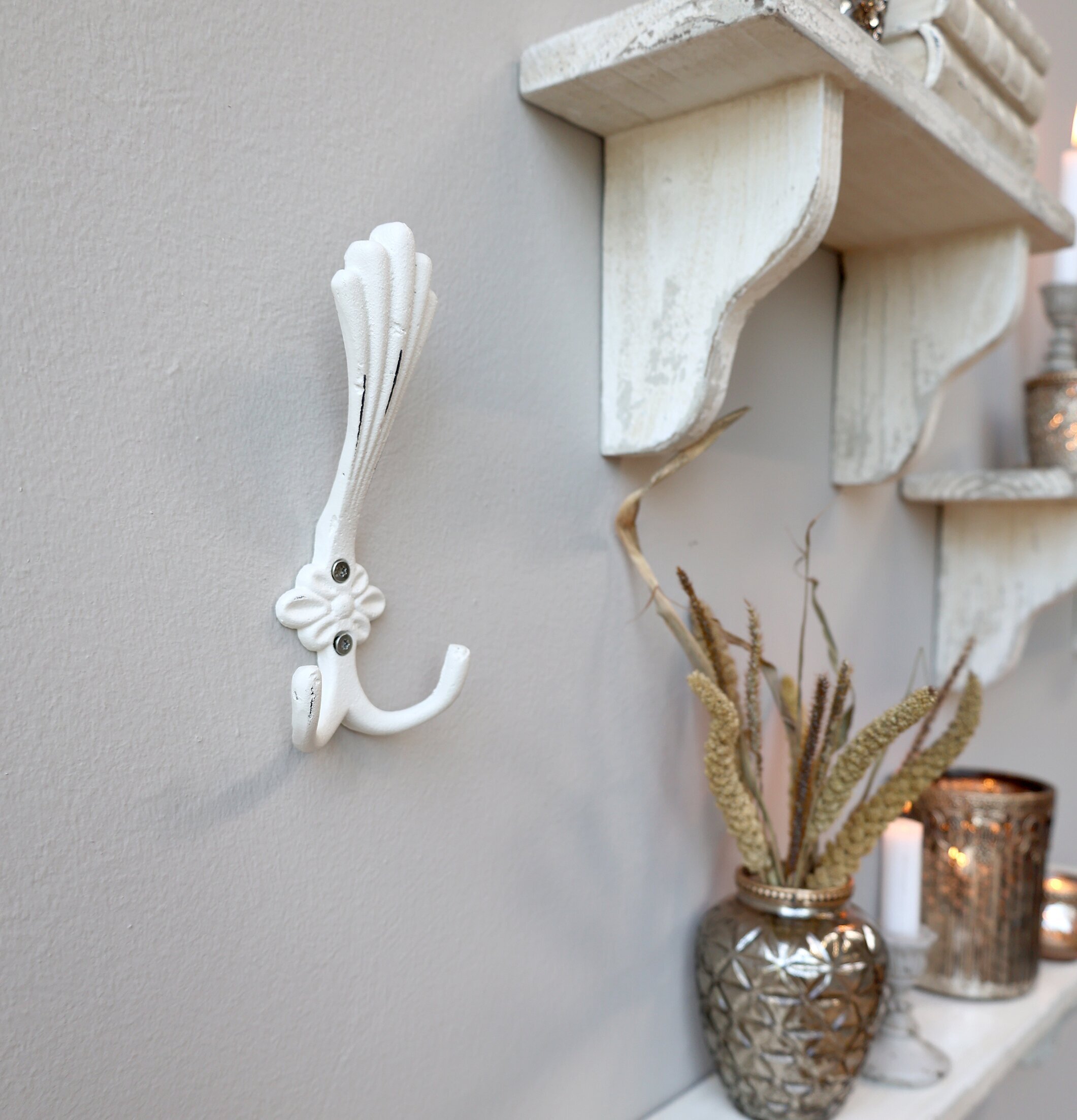 Krok Antique Creme från Chic Antique med antik crèmefinish