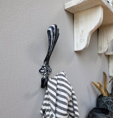 Krok Antique Grå från Chic Antique på en ljusgrå vägg