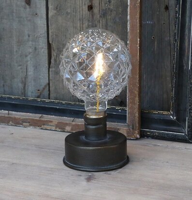 Lampa Mönstrat Glas från Chic Antique på slitet träbord