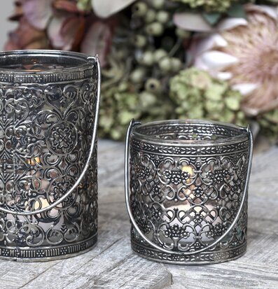 Bild av eleganta lanternor med antik finish och mönster