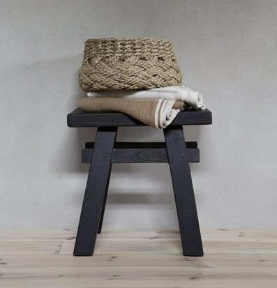 Pall Irma Natur från Wikholm Form med filtar och korg