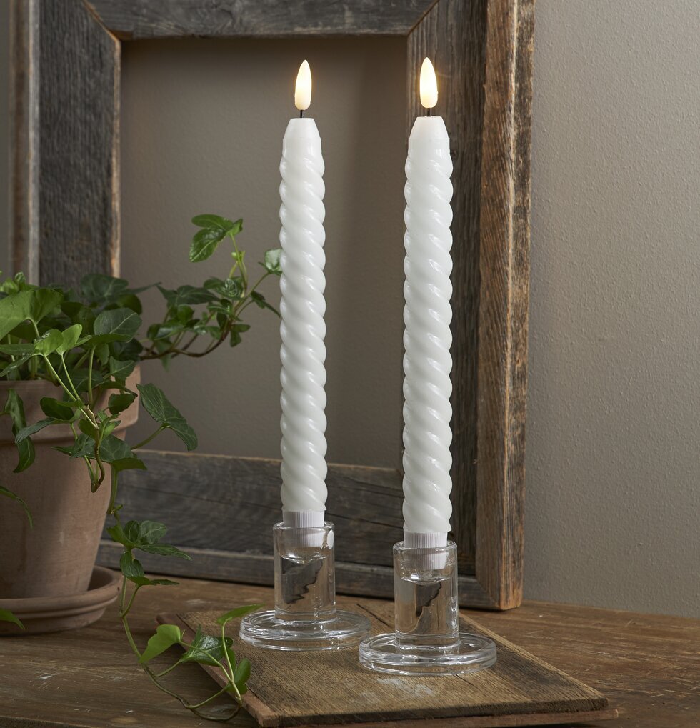 LED Antikljus 2-Pack Swirl Vit från Star Trading i rustik miljö