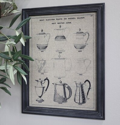 Tavla Kannor Svart Ram från Chic Antique på neutral vägg