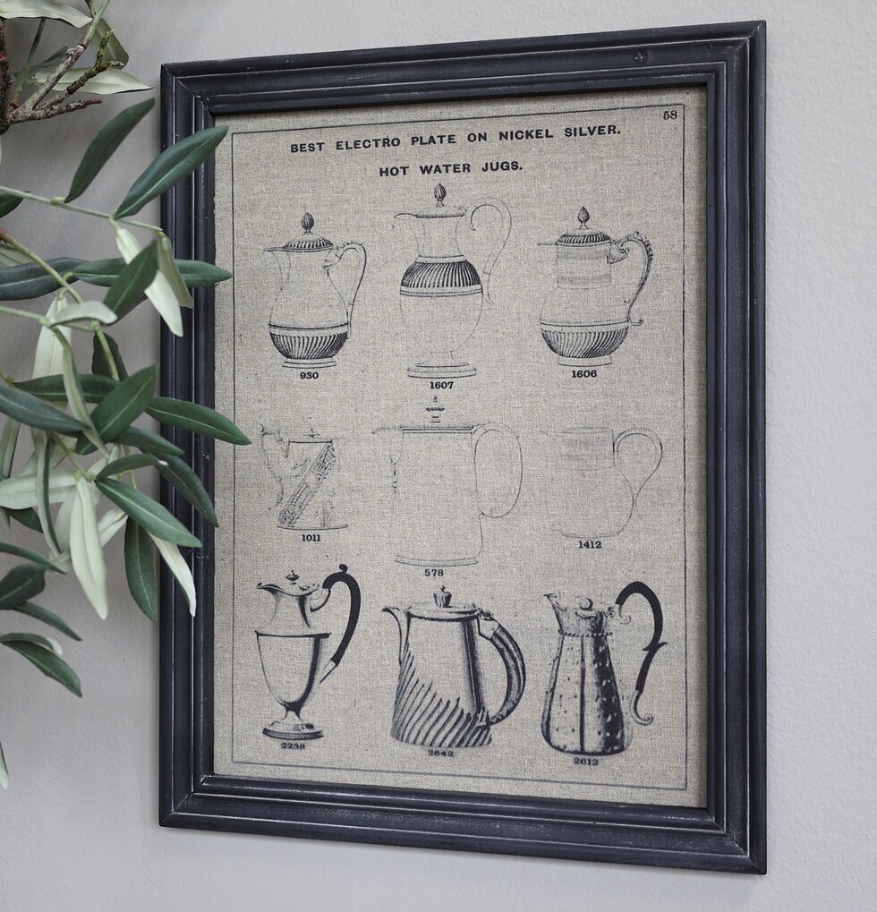 Tavla Kannor Svart Ram från Chic Antique på neutral vägg