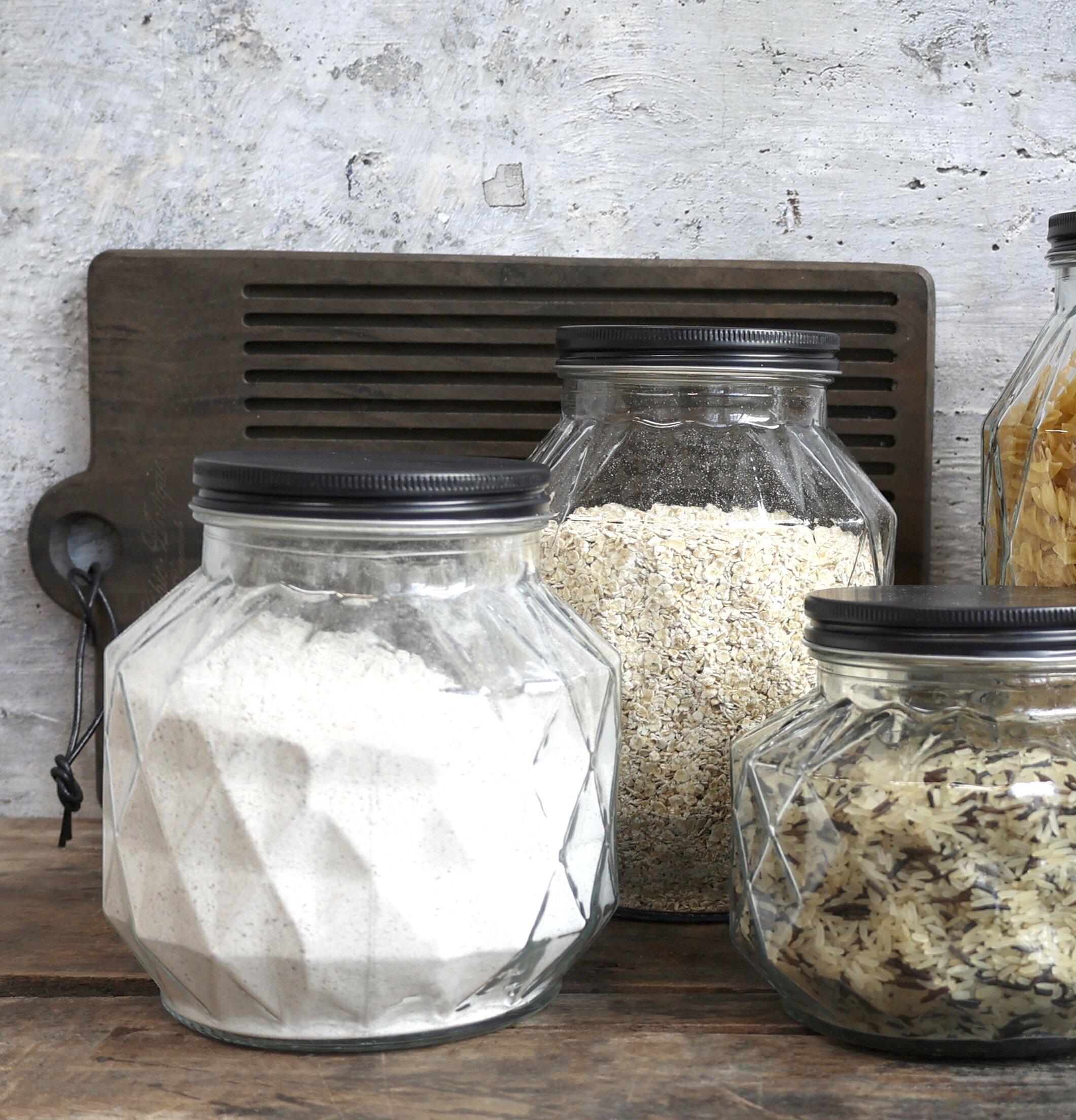 Glasburk Diamant M från Chic Antique på rustik träyta